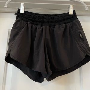 Lululemon Tracker Shorts - Size 4